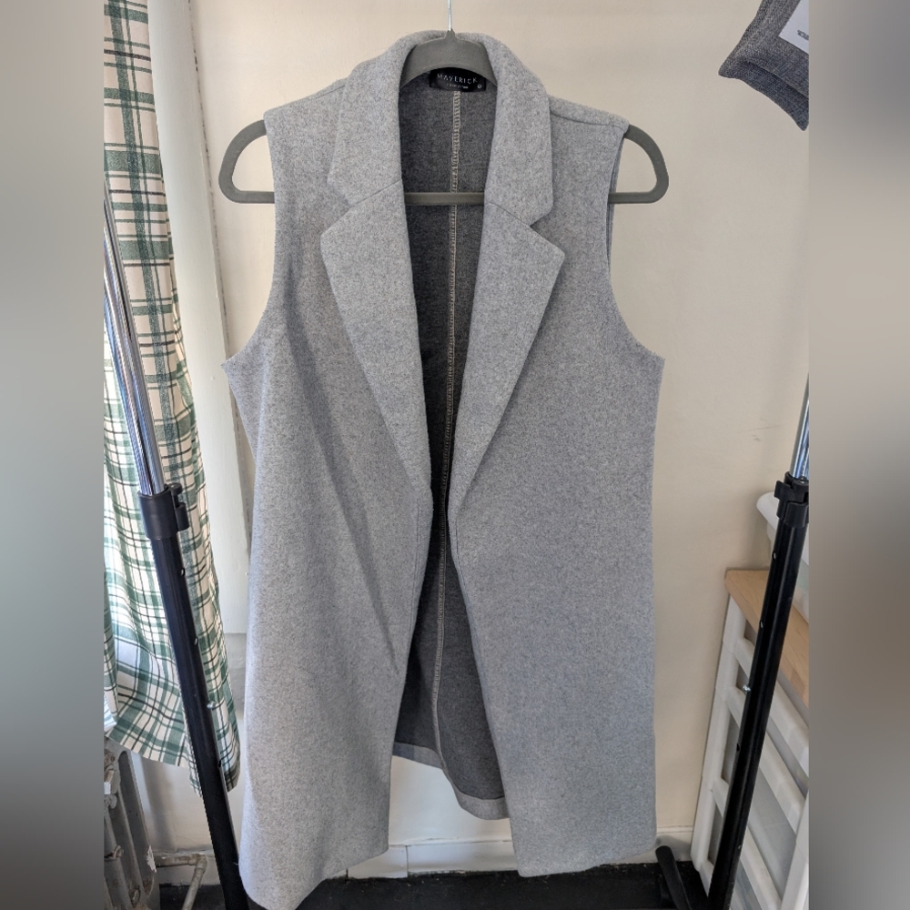 Long grey vest with pockets
